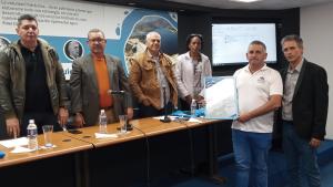 Entrega de reconocimiento al compañero Víctor Janier Jara Jorge de SERVIVIP por sus resultados alcanzados en el período 2023.