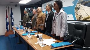 Presentación e himno nacional cubano.